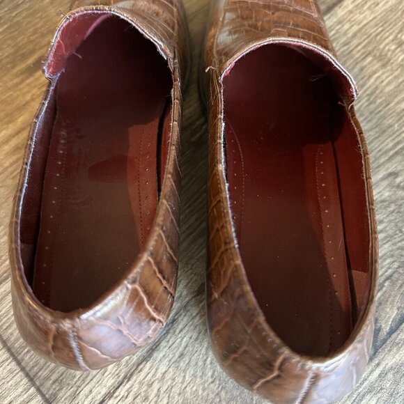 Brown leather crocodile embossed block heel with traction sole - Picture 7 of 16